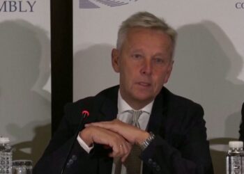 Vëzhguesit/ OSBE njollos’ fitoren e Vuçiçit, blerje votash e mbushje të kutive…!