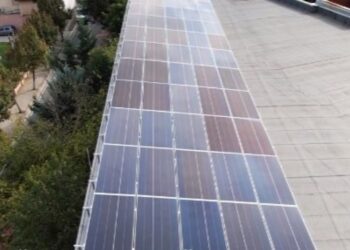 Veliaj: Nga sot 5 shkolla në Tiranë prodhojnë energji elektrike nëpërmjet paneleve fotovoltaike