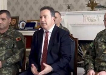 Peleshi video konferencë me efektivët shqiptarë në misionet paqeruajtëse në botë: Na bëni krenarë