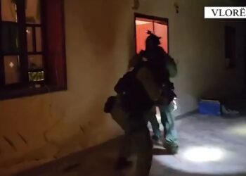 “Ec shpejt”/ Dalin pamjet nga megaoperacioni i antidrogës në Vlorë, policia ndjek makinën e trafikantëve