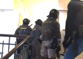 VIDEO/ “Dua edhe unë të vras, u frymëzova nga David”, policia çeke arreston të riun pas paralajmërimit për një tjetër tragjedi