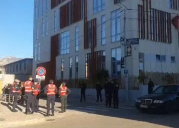 “Blindohet” Gjykata e Elbasanit, jepet sot masa e sigurisë për Mjacajn dhe 12 punonjësit e IEVP Peqin