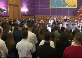 VIDEO/ ‘Medalja e Artë’ për ekselentët, Rama në ceremoninë e nderimit të gjimnazistëve me 10 absolute