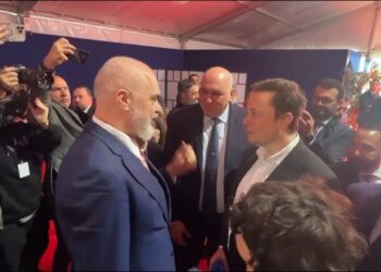 VIDEO/ ‘Me Mister X në Romë’, Rama takon Elon Musk në Itali, e fton për vizitë në Shqipëri. Ja biseda