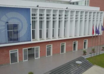 Trishtuese/ 8 Dhjetori i vakët për demokratët, dy grupet e PD festojnë veçmas Ditën e Rinisë