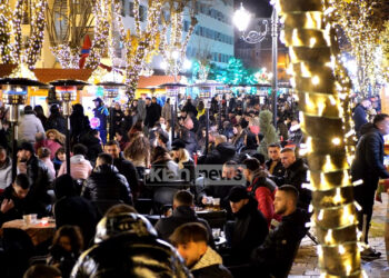 “E dashuroj, njerëzit janë të lumtur”, atmosfera festive në Shkodër tërheq turistët e huaj