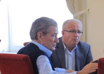 Berisha ka hall burgu, Spaho ka hall tjetër: Më kanë rënë lexuesit dhe liket në Facebook, po më sulmon banda e Ramës