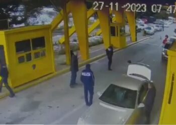 Dalin pamjet e kamerave| Shefi i kufirit i bën me shenjë “Passatit” plot me drogë të kalojë pa u kontrolluar