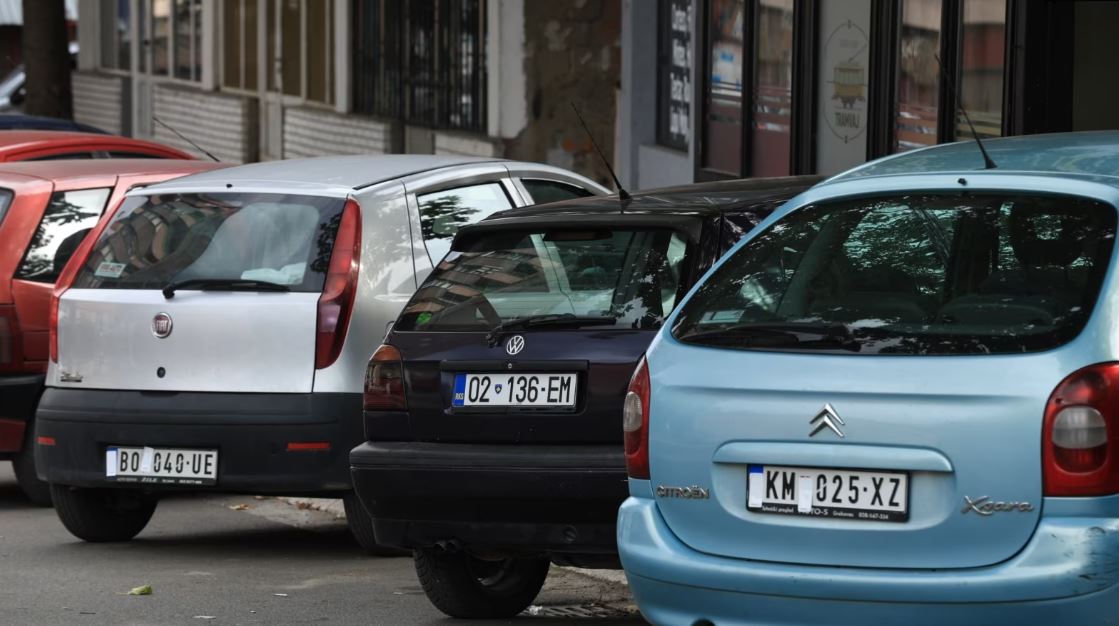 Sot përfundon afati për targat me akronime serbe, mbi 4 mijë regjistrime