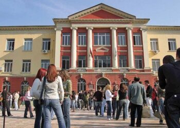 Degët e përafërta me mësuesinë, ata që kanë mbaruar studimet do të bëhen arsimtarë pas marrjes së çerfitikatës