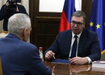Vuçiç informon ambasadorin rus për protestën në Beograd