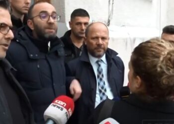 “Ik pi*dhu, legen, burracak!” Xhaçka i kthehet Bardhit pasi nuk e lejoi të hynte në Parlament