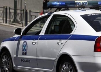 E rëndë në Greqi, 35-vjeçari vret me thikë babain e tij