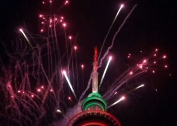 Spektakël fishekzjarrësh, mbërrin Viti i Ri 2024 në Zelandën e Re