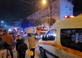Zjarri në qendrën tregtare, Policia: Përfundon operacioni i evakuim-shpëtimit! Zgjati rreth pesë orë, 39 qytetarë e 3 zjarrfikës në spital