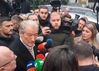 Berisha del nga SPAK: Gjeta një grup të terrorizuar, në një karrige bosh duhet të ishte Rama