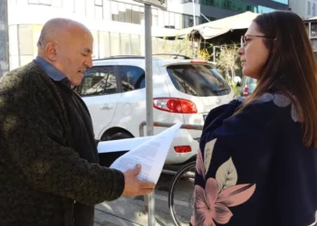 “Më harruan djalin në burg”, qytetarët “paguajnë” pasojat e mbingarkesës në gjykata