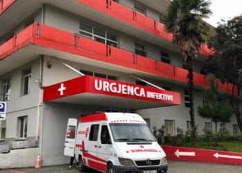 Shënohet një viktimë nga gripi në Shqipëri, humb jetën 70-vjeçari tek Infektivi