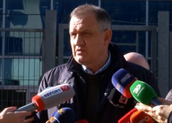 Pyetet për automjetin, Beqaj: Nuk kam patentë, s’di ti jap makinës!