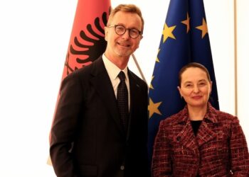 Ambasadori i BE-së takon kryenegociatoren: S’ka kohë për të humbur, përshpejtoni reformat