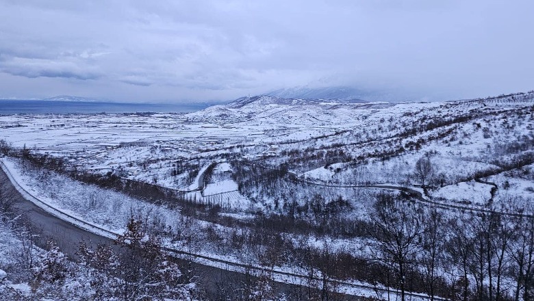 Theth, ARRSH: Qarkullimi vijon normalisht, drejtuesit yë pajsine me zinxhirë dhe goma dimërore