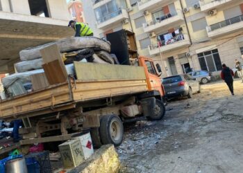 Nga dyshekët, tek kolltuqet dhe televizorët, bashkia e Tiranës aksion pastrimi në të gjitha njësitë
