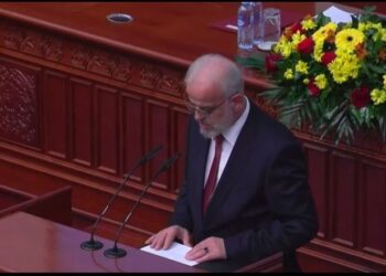 Seanca e betimit në Kuvend, Xhaferi mban fjalim në shqip: E pranoj mandatin me kënaqësi dhe përgjegjësi të plotë