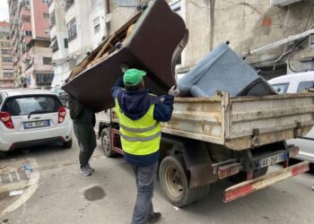 Veliaj apel qytetarëve: Mos lini mobiliet e vjetra në rrugë, raportoni tek “Tirana ime”