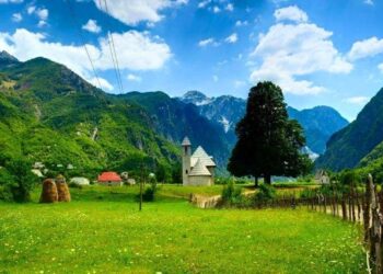 “House and Garden”: Fshatrat piktoreskë dhe gjurmët e lashta, kjo është Shqipëria e paprekur nga koha