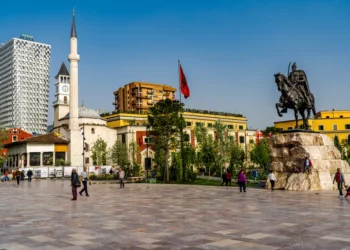 Shifër rekord turistësh të huajsh gjatë muajit nëntor, por informaliteti mbetet i lartë