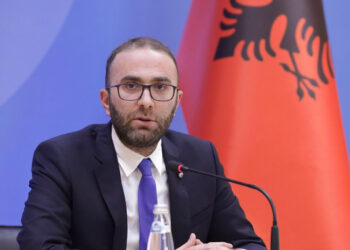 “E hëna ditë proteste”- Zbardhet mbledhja e Grupit të PD, Gazment Bardhi jep porositë: Përpjekje për bashkimin në një front të gjithë opozitës