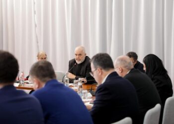 FOTOT/ Rama publikon pamjet nga mbledhja e qeverisë në Shëngjin