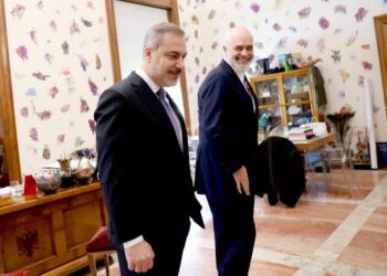 Rama takohet me ministrin e Jashtëm turk: Një prej mendjeve më të mprehta që kam pasur privilegjin të njoh