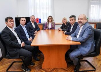 Kush janë politikanët shqiptarë që votuan kundër zgjedhjes së Talat Xhaferrit si kryeministër?