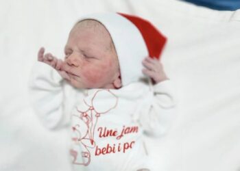 2024-a hyn me binjkakë/ Rama ndan fotot në rrjetet sociale: Shqipëria bekohet me vajzë dhe djalë!