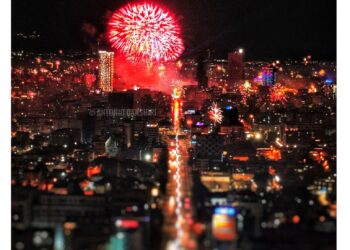 Fotot fantastike me dron të spektaklit të fishekzjarreve: Ja si u prit Viti i Ri 2024 në Tiranë