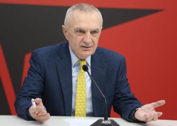 Meta ndërsen Bardhin dhe ‘Rithemelimin’ për bllokimin e Kuvendit: Intensifikoni aksionin