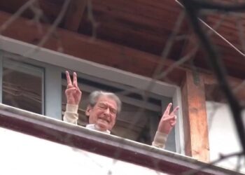 “Ejani të shkojmë në burg, që të marrim vesh se ç’ndodh në oborr”