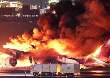 VIDEO/ Aeroplani i “Japan Airlines” me 379 pasagjerë përfshihet nga flakët