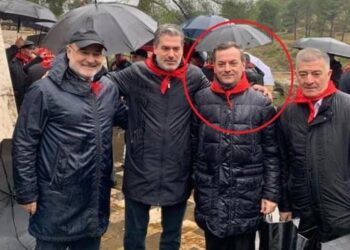 Fotoja me shall të kuq, reagon Sadushi: Luftën Antifashiste e nderon e gjithë bota! Duhet të shqetësoheshit nëse…