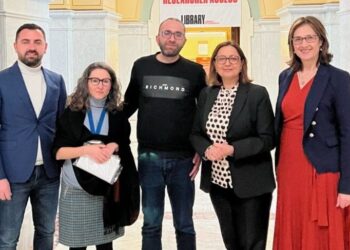 Gaz Bardhi lë ne mes “revolucionin” dhe shkon kështu në Kongresin amerikan