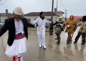Shiu nuk i ndal “Rrogeçërit e Pojanit”, ia marrin valles në mes të fshatit