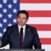 Trump një hap tjetër drejt nominimit, tërhiqet nga gara Ron DeSantis