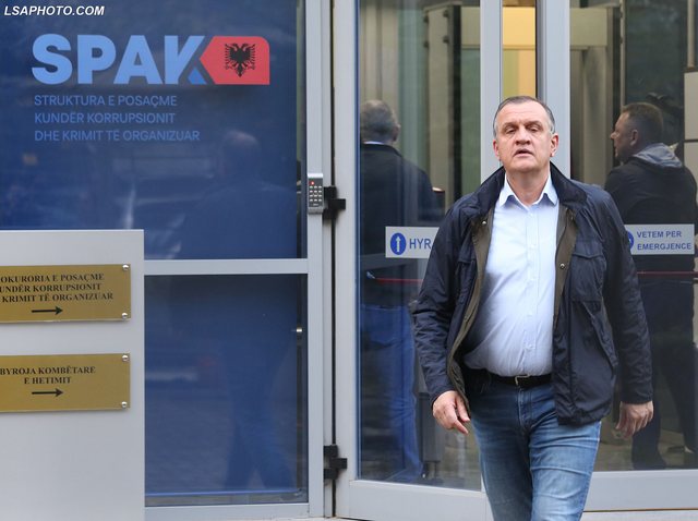 Ish-ministri i Shëndetësisë, Ilir Beqaj paraqitet në SPAK