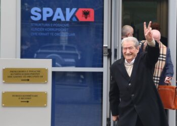 Lubonja komenton deklaratat e Berishës: Edhe grup kriminal, edhe të terrorizuar, sikur s’qëndrojnë bashkë. Ka kontradiktë