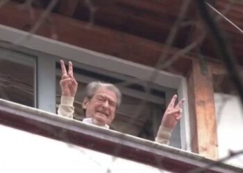 Dilema, na ndihmoni të gjejmë ku jeton Sali Berisha, në katin e tetë apo të katërt?