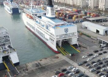 Fluks udhëtarësh në Durrës, mbi 2400 pasagjerë u nisën me dy tragete drejt Italisë