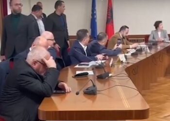 VIDEO/ Deputetët e Rithemelimit marrin “vendimin e madh”, bllokojnë Komisionin e Reformës Zgjedhore