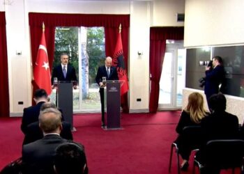 Hasani me homologun turk: Diskutuam për bashkëpunimin në fushën ekonomike dhe tregtare