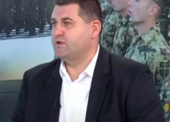 Sindikata serbe ushtarake: Qeveria po e kthen shërbimin e detyrueshëm ushtarak pasi e shkatërroi ushtrinë